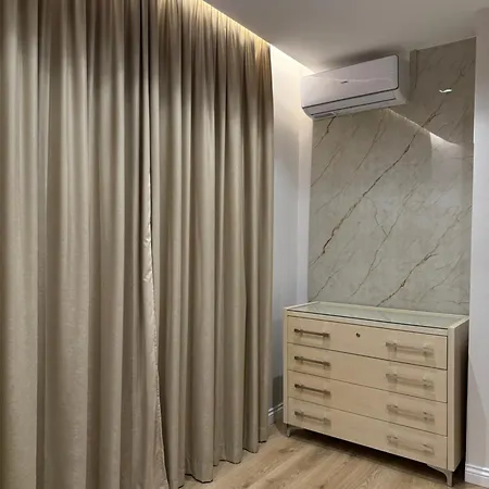 Classy Lea Apartment