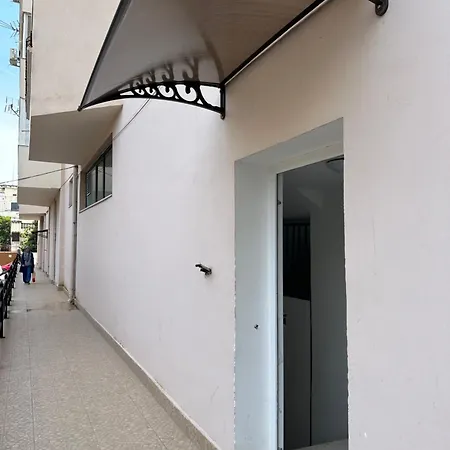 Classy Lea Apartment *